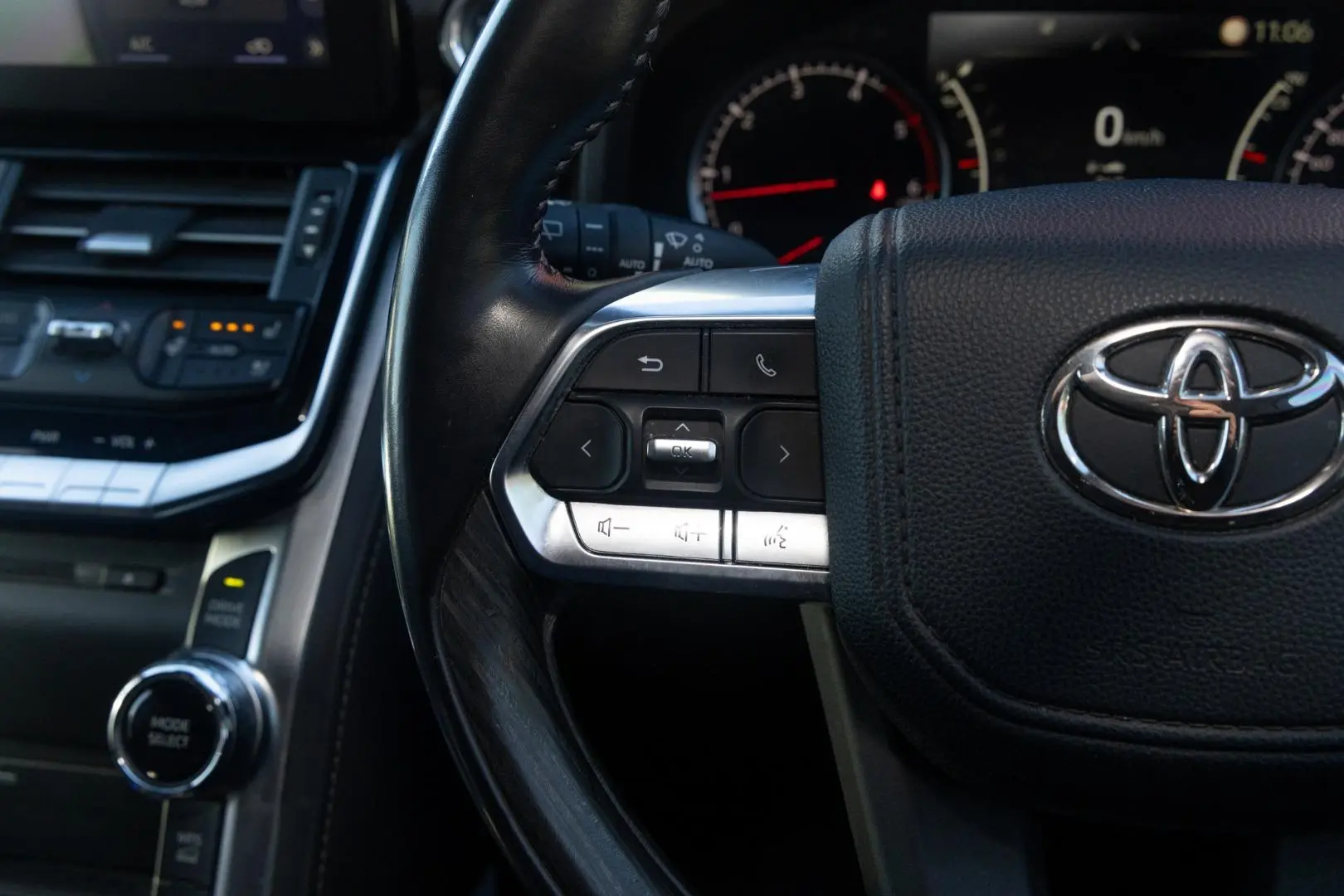 2022 Toyota Landcruiser Gallery Image 12