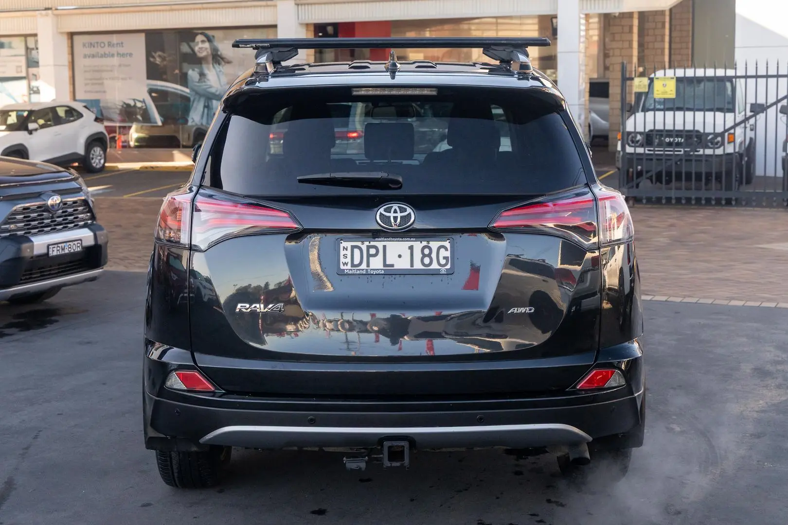 2017 Toyota RAV4 Gallery Image 5