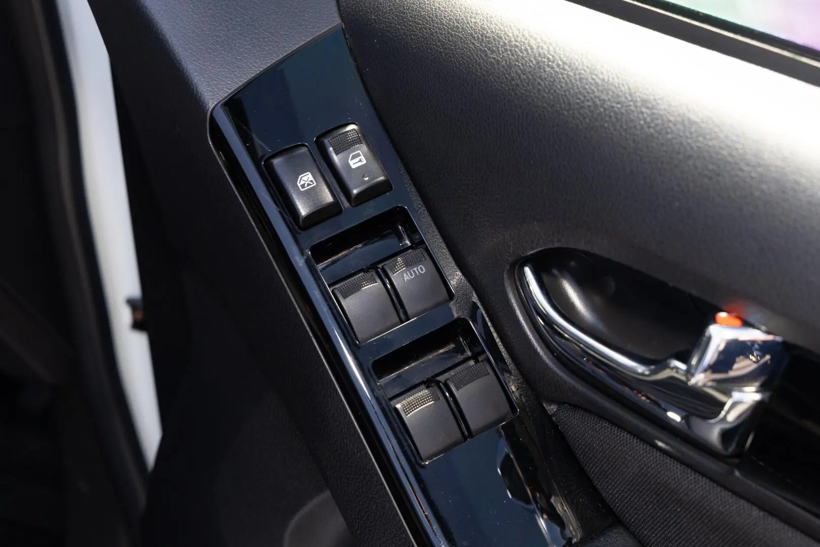 2020 Isuzu MU-X Gallery Image 19