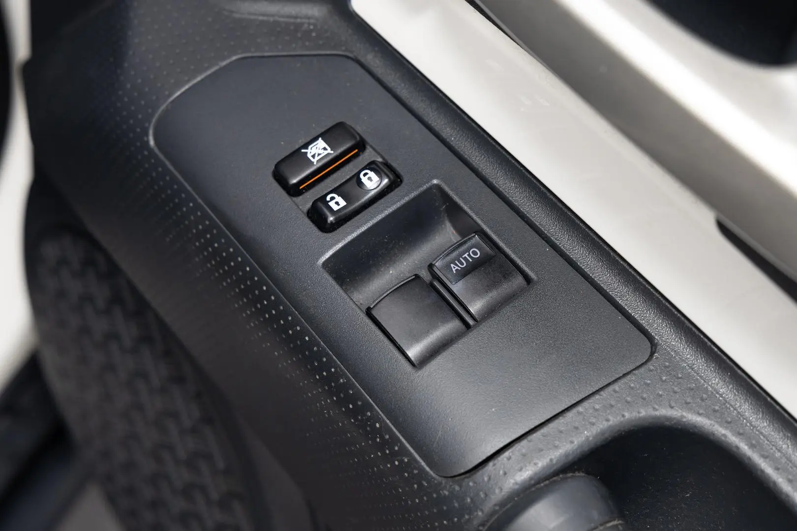 2011 Toyota FJ Cruiser Gallery Image 18