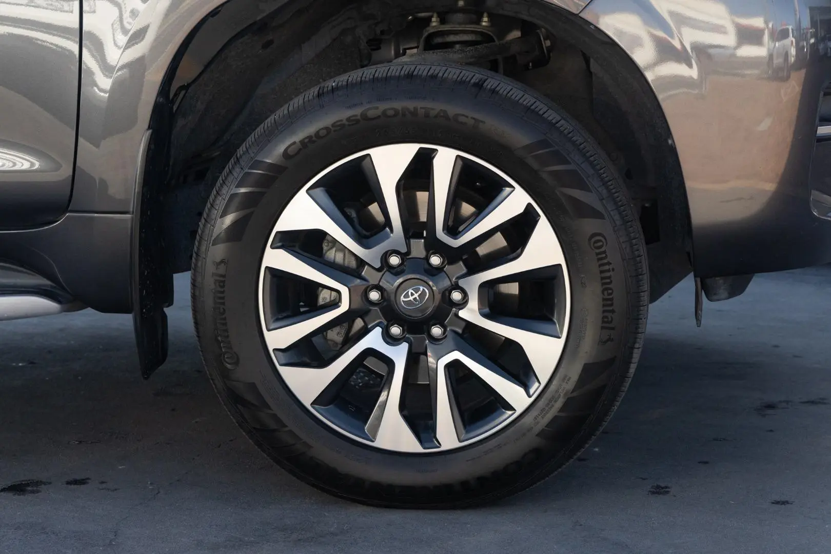 2022 Toyota Landcruiser Prado Gallery Image 23