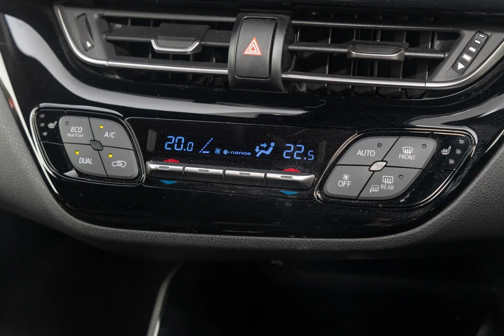 2021 Toyota C-HR Gallery Image 16