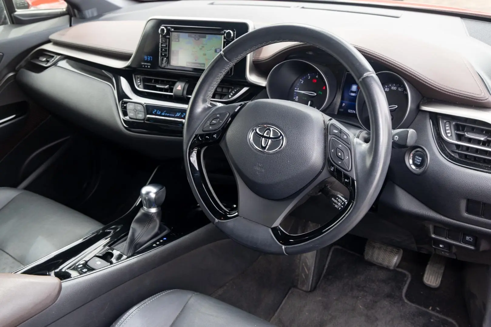 2018 Toyota C-HR Gallery Image 7