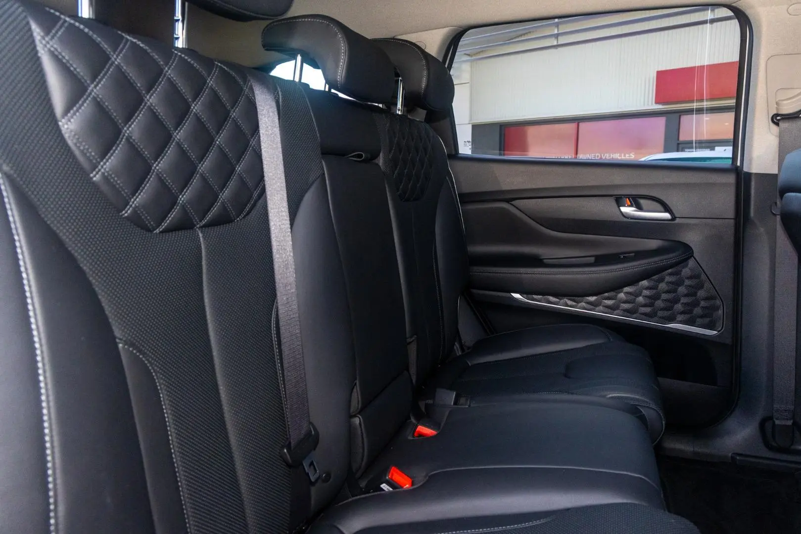 2022 Hyundai Santa Fe Gallery Image 9