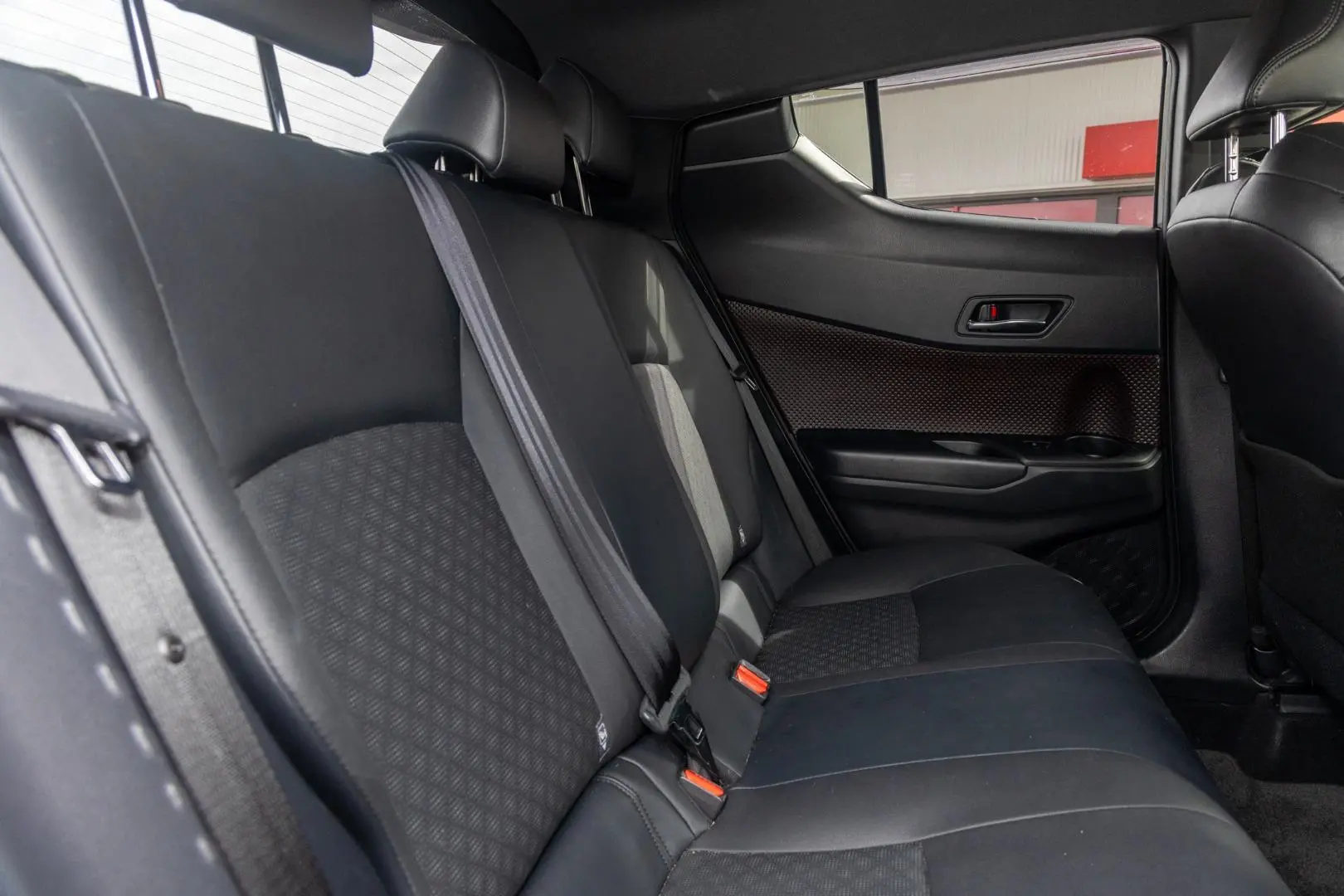 2018 Toyota C-HR Gallery Image 9