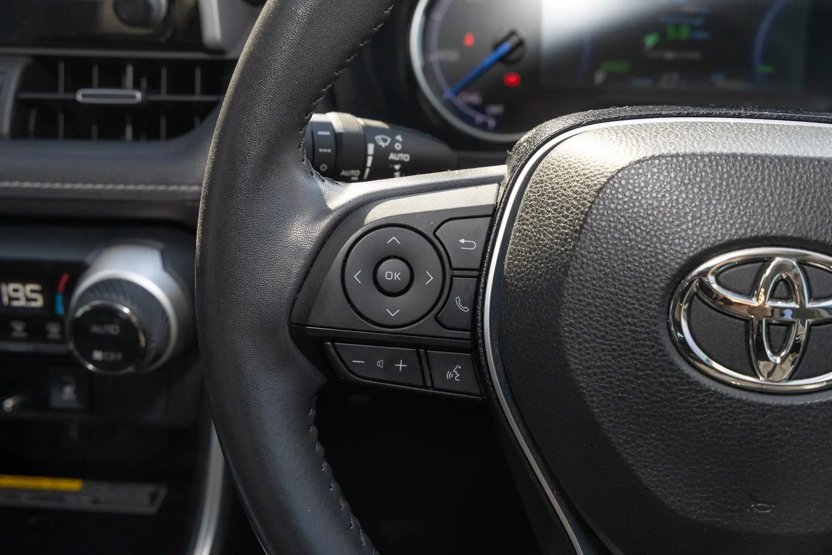 2019 Toyota RAV4 Gallery Image 11