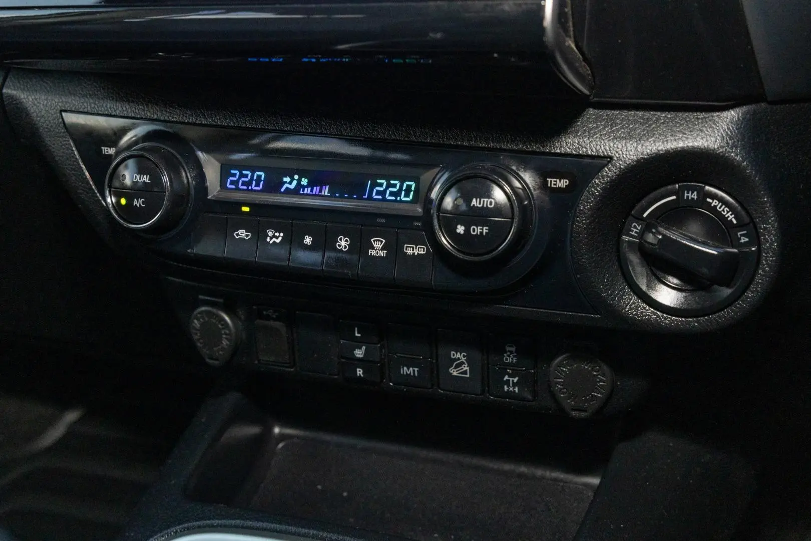 2022 Toyota Hilux Gallery Image 16