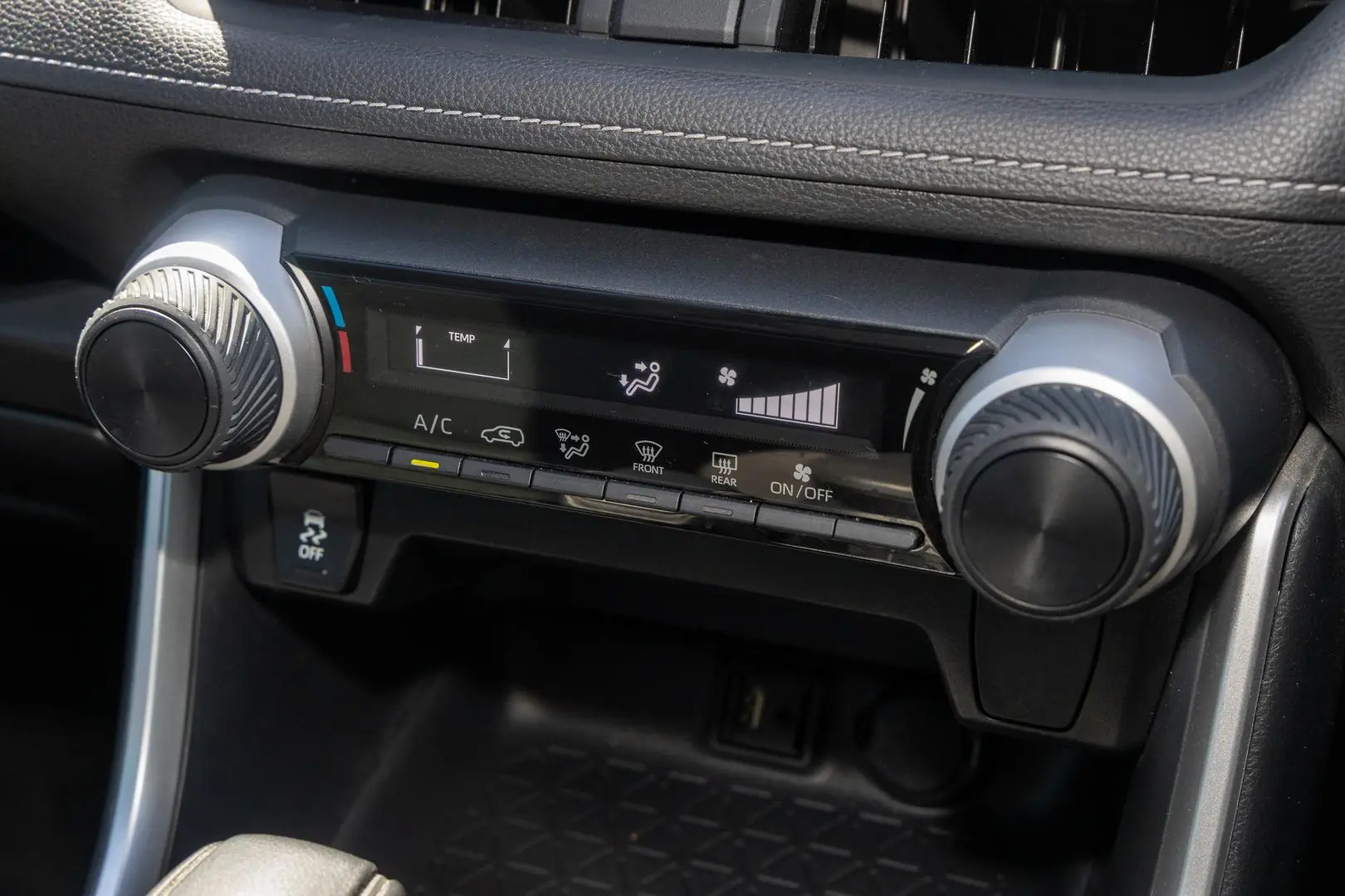 2019 Toyota RAV4 Gallery Image 16