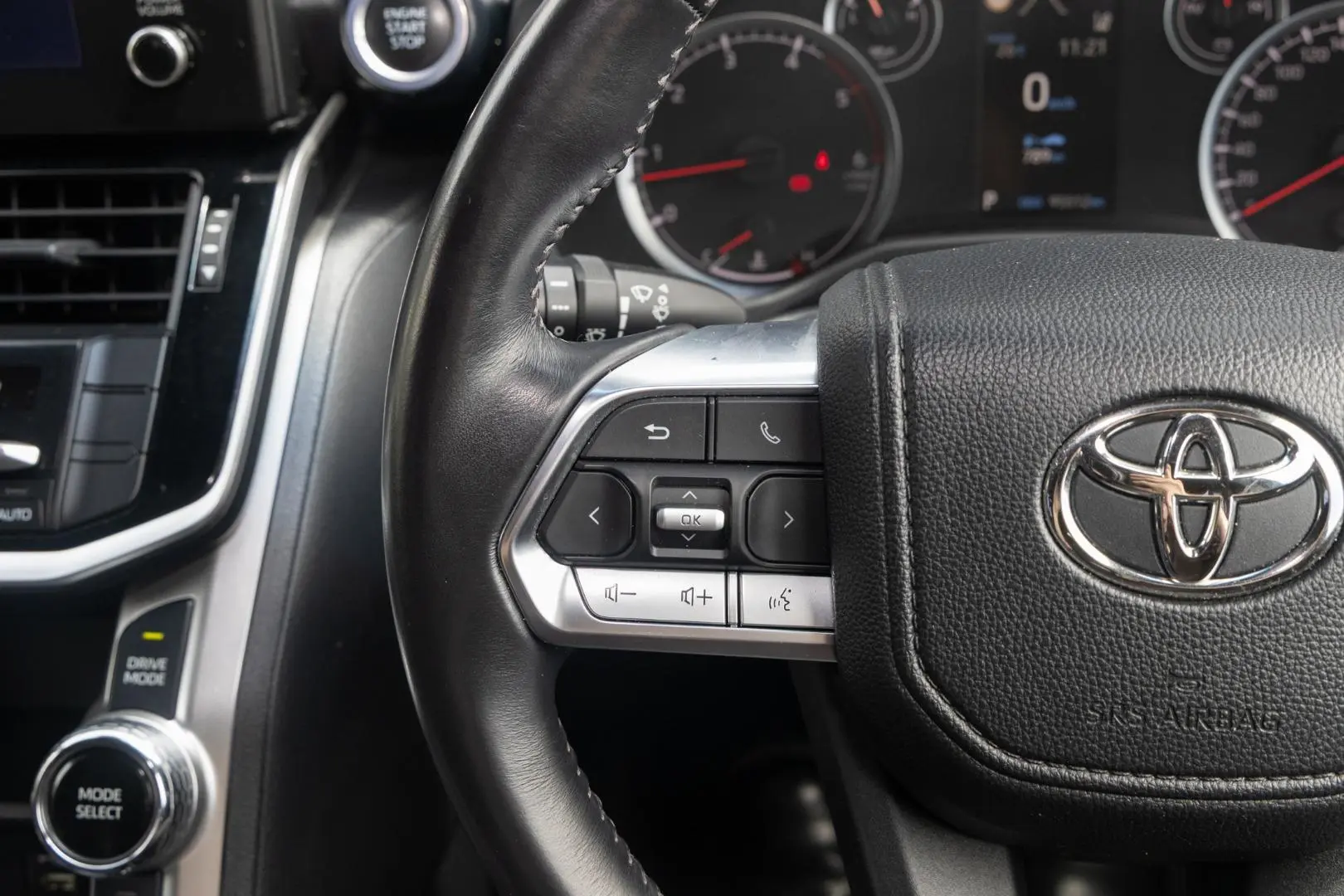 2022 Toyota Landcruiser Gallery Image 11