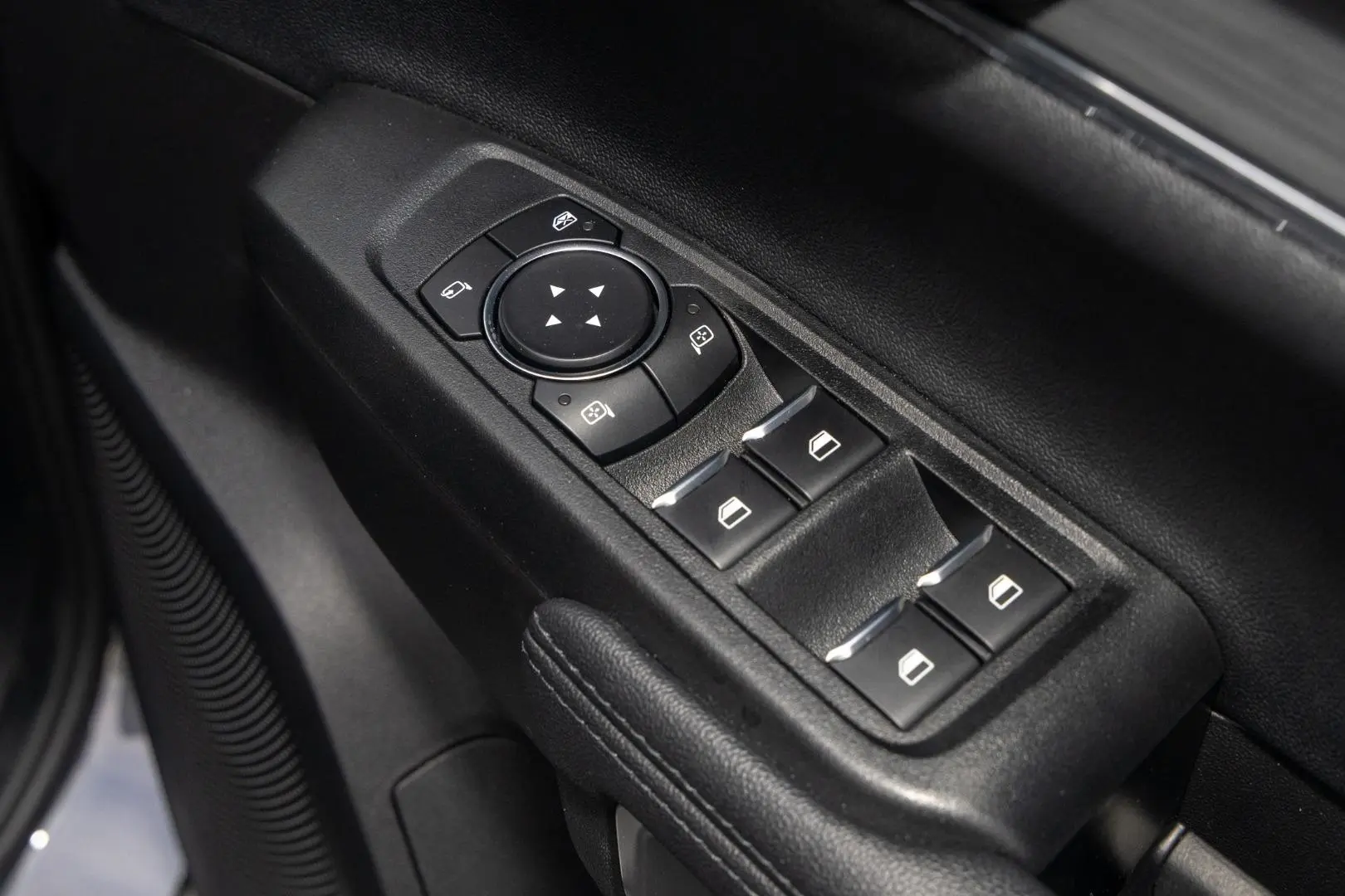 2024 Ford Everest Gallery Image 19