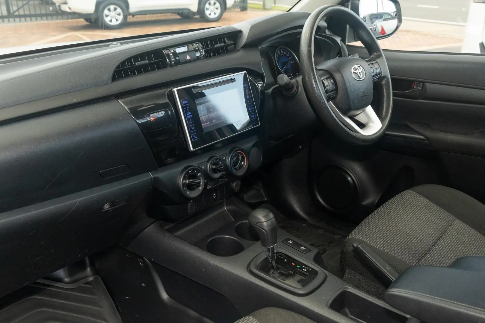 2019 Toyota Hilux Gallery Image 8
