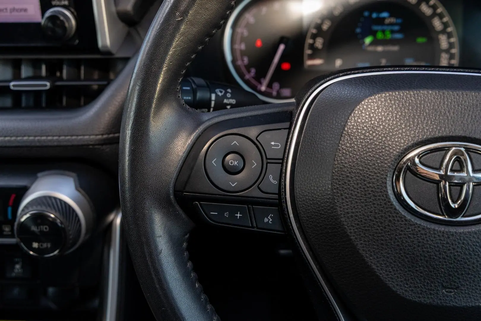 2020 Toyota RAV4 Gallery Image 11