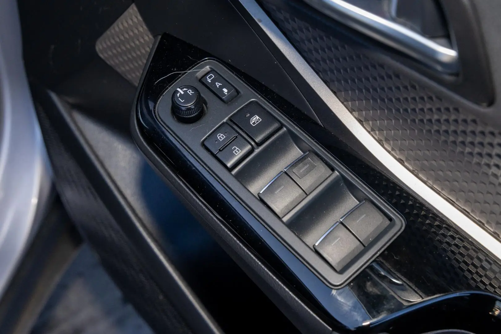 2020 Toyota C-HR Gallery Image 18
