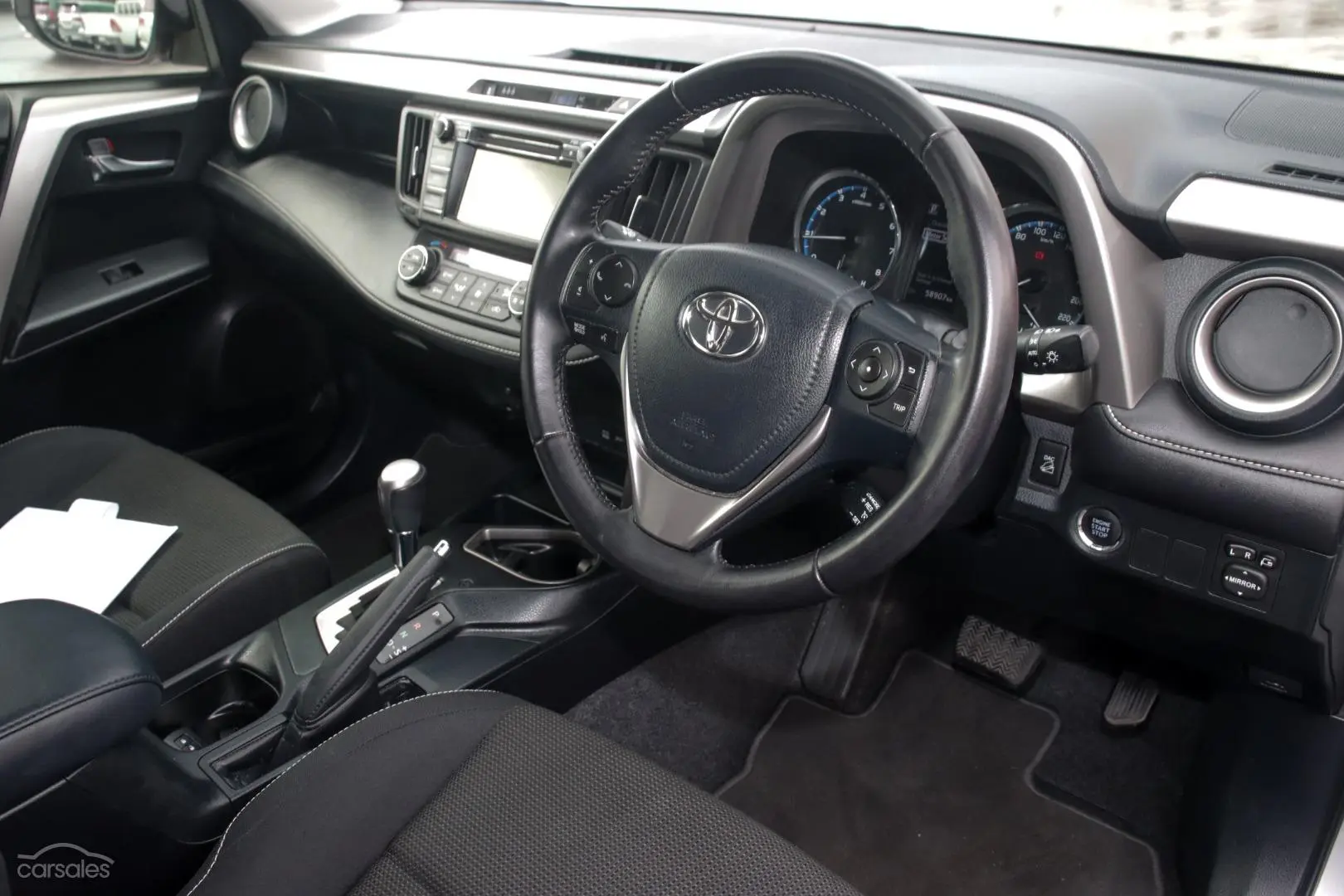 2017 Toyota RAV4 Image 7