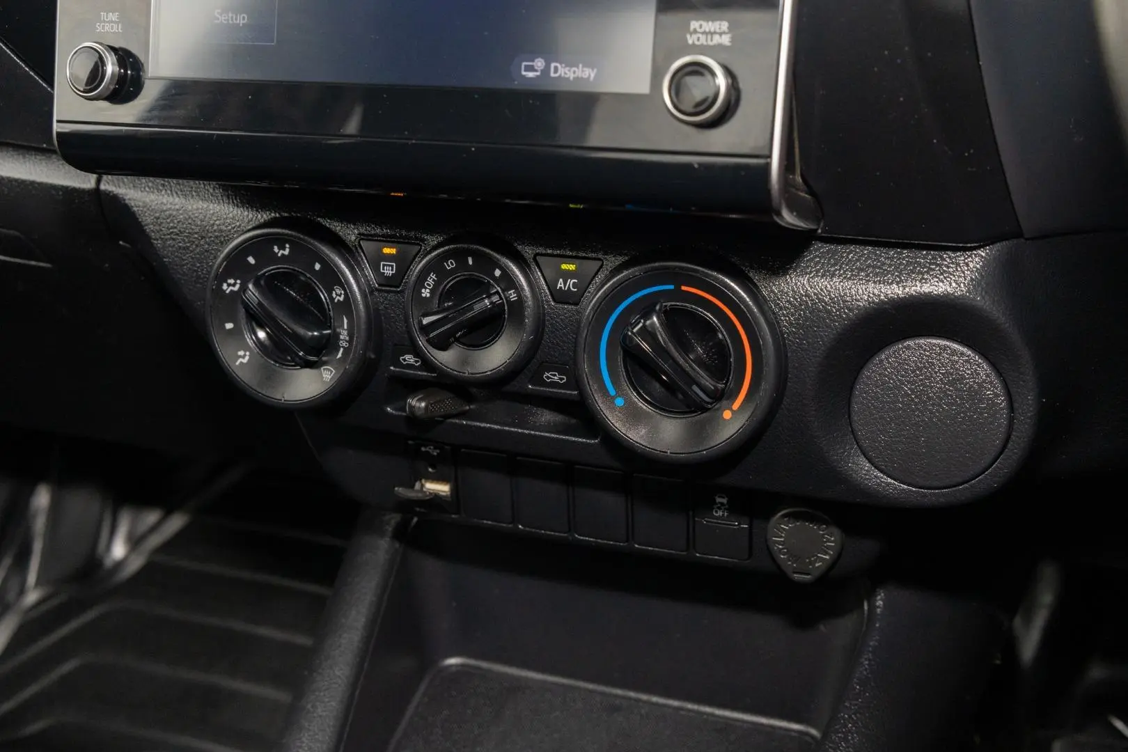 2021 Toyota Hilux Gallery Image 16