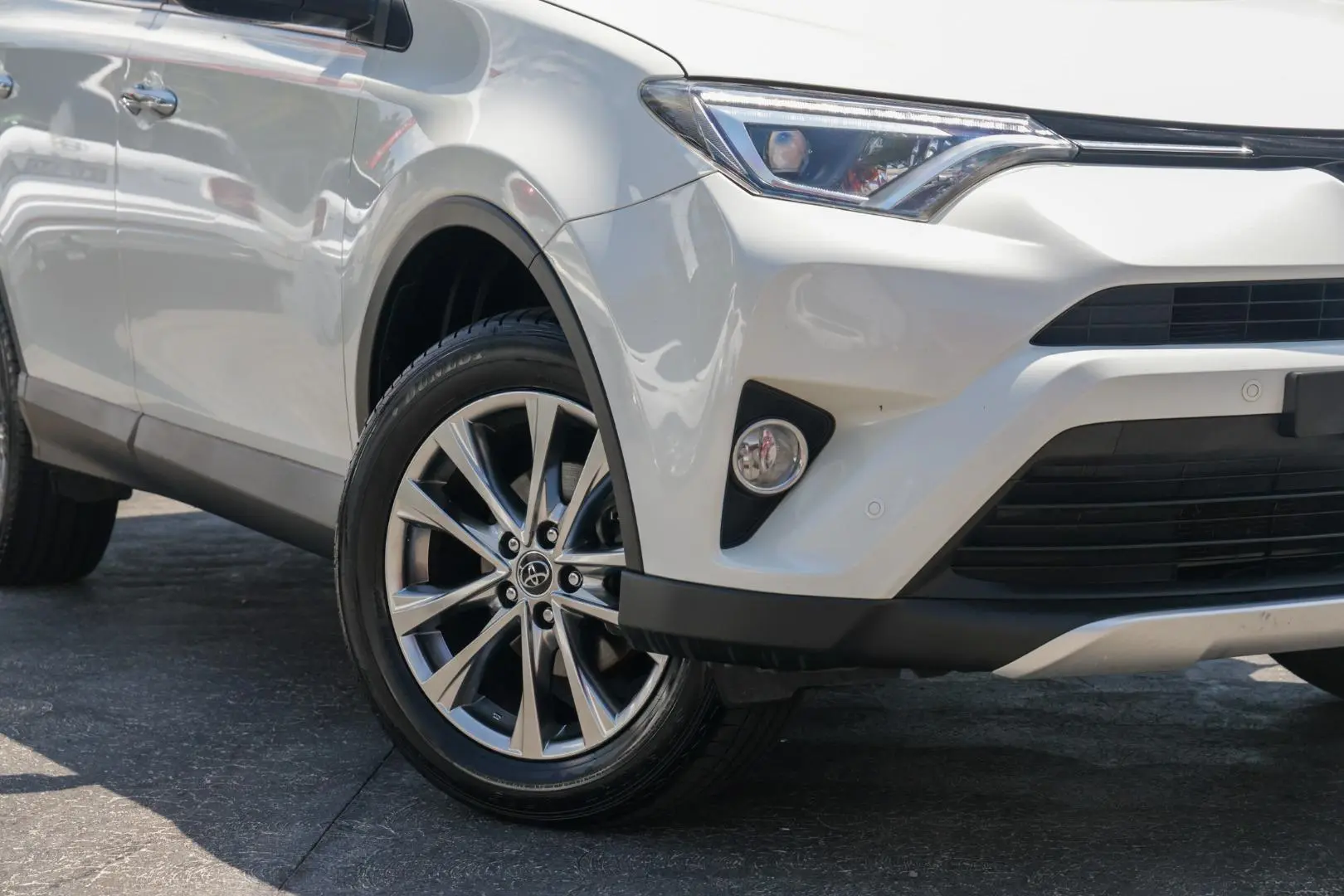 2016 Toyota Rav4 Gallery Image 6