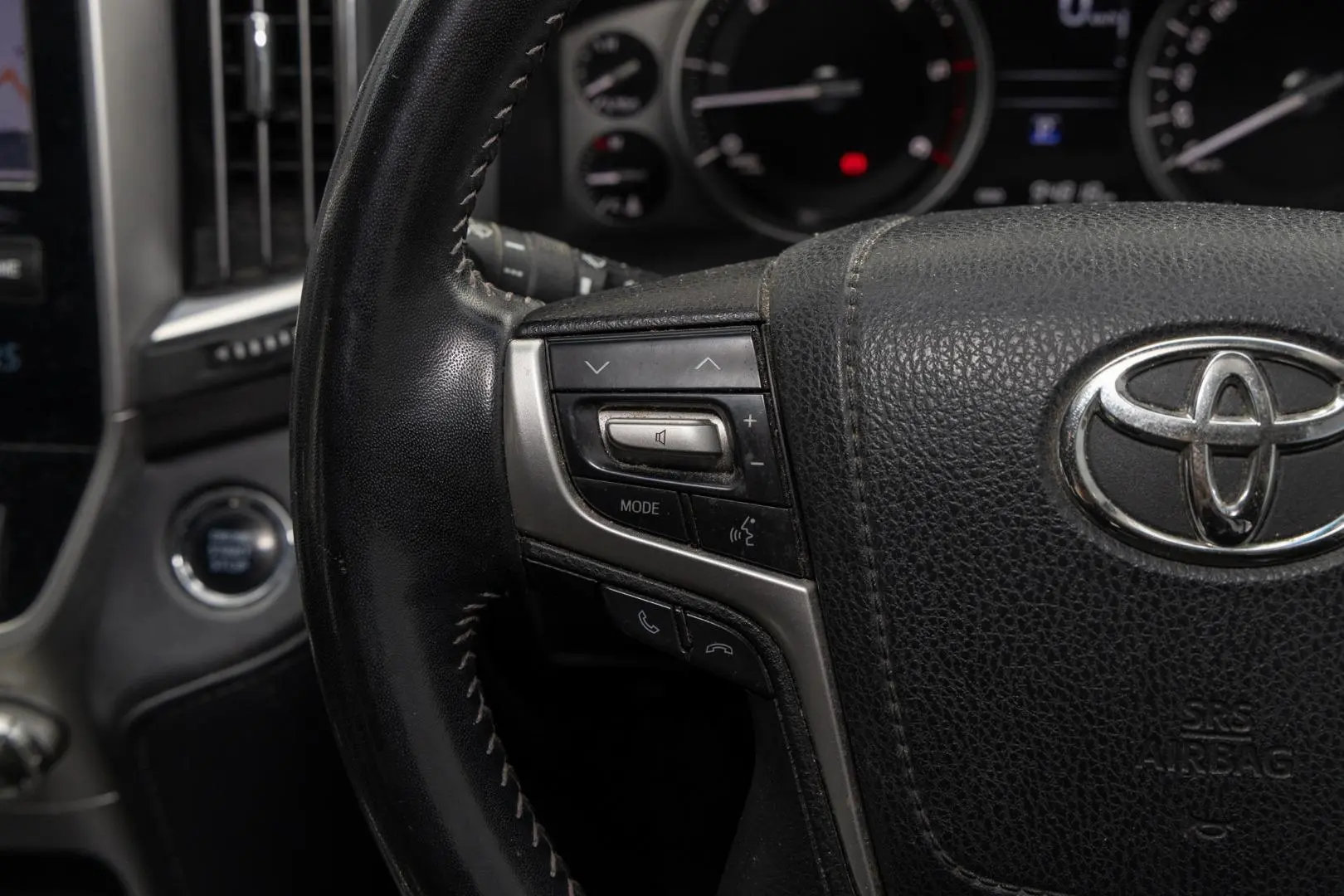 2019 Toyota Landcruiser Gallery Image 11