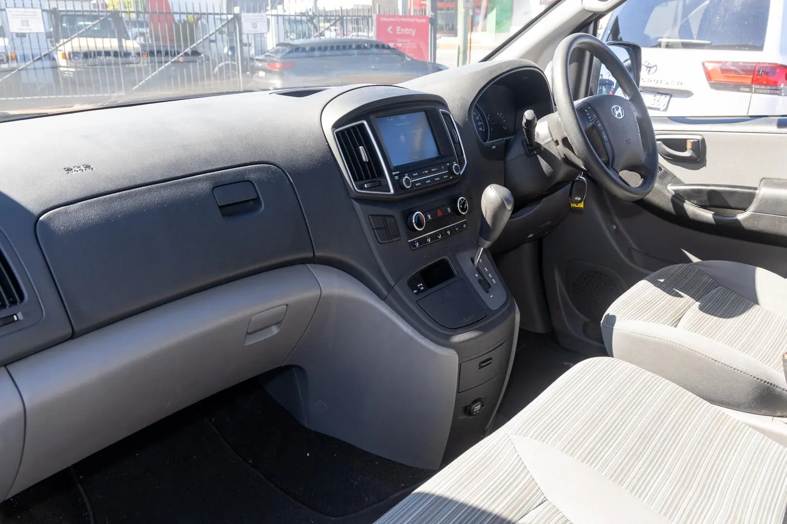 2020 Hyundai iLoad Gallery Image 8