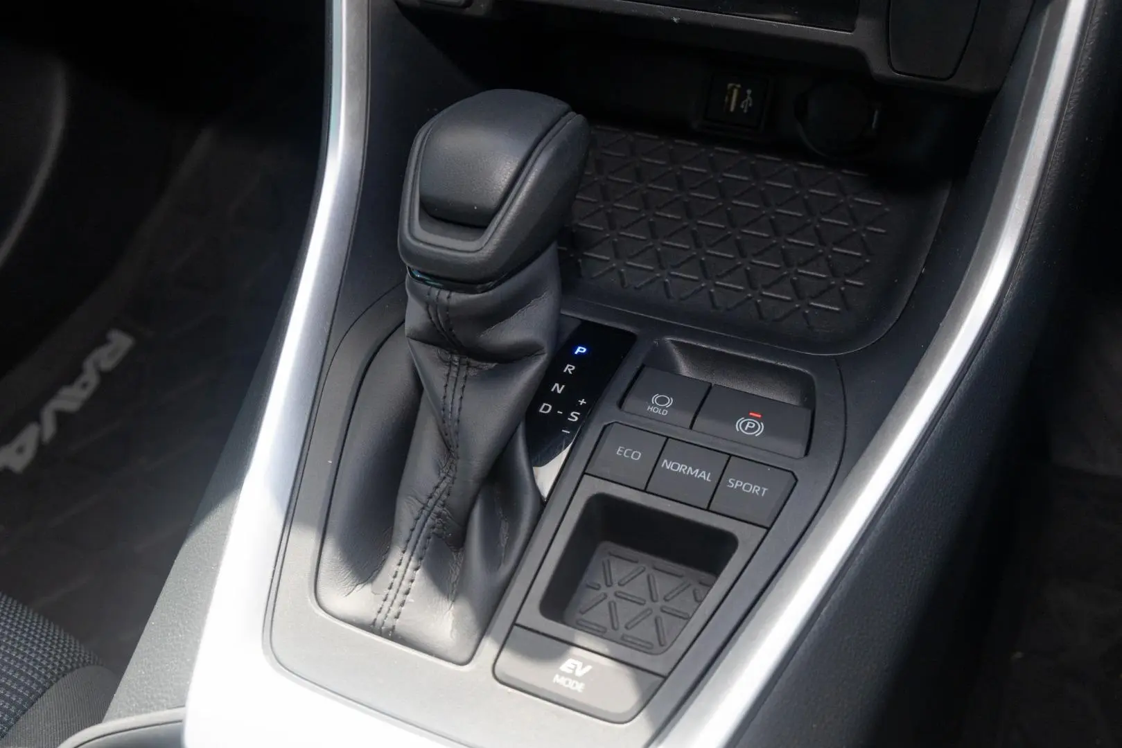 2024 Toyota RAV4 Gallery Image 17