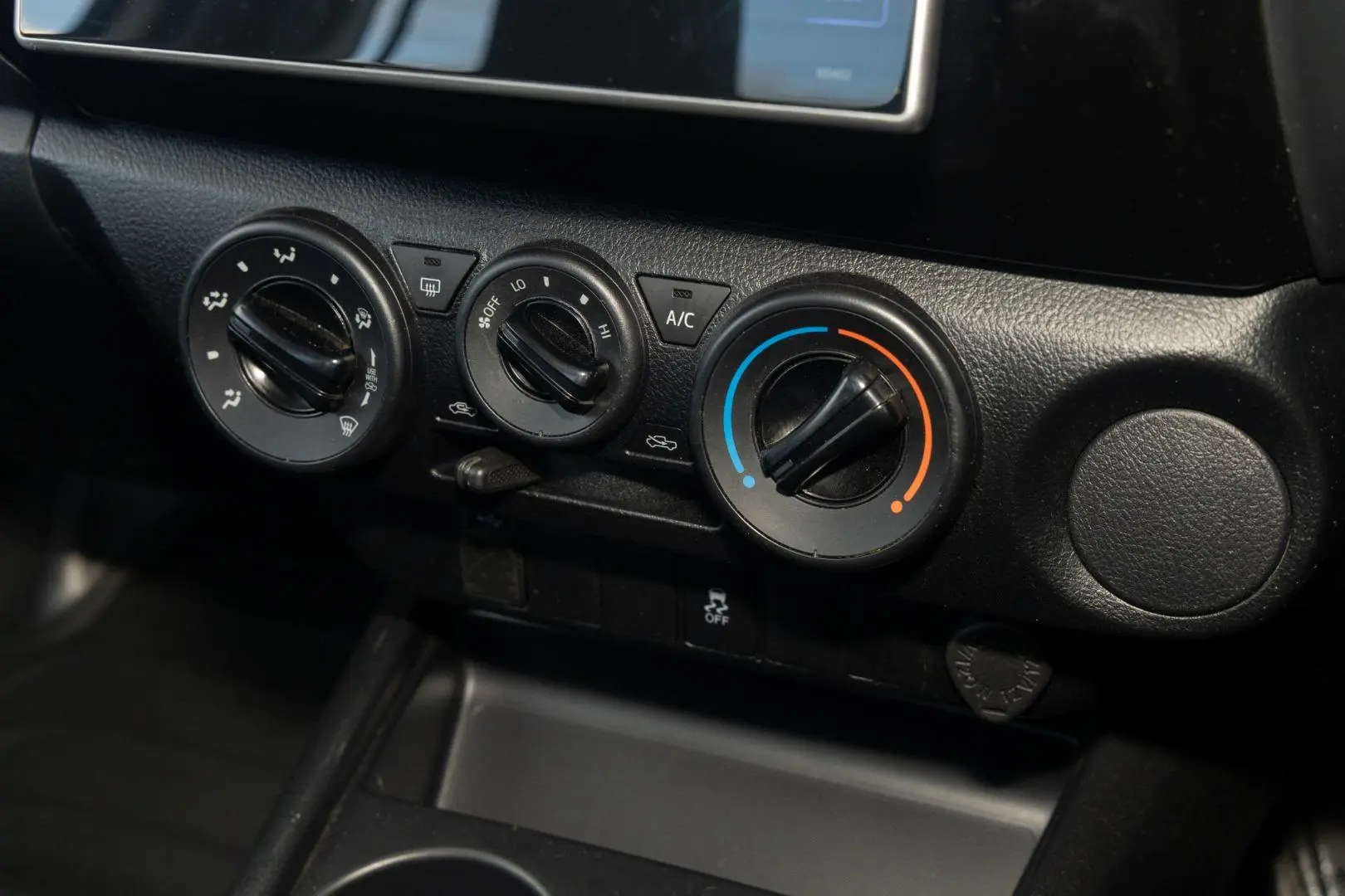 2019 Toyota Hilux Gallery Image 15