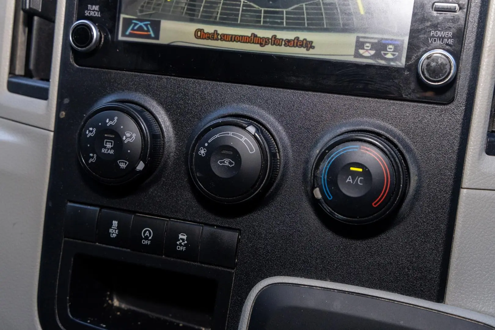 2023 Toyota Hiace Gallery Image 16