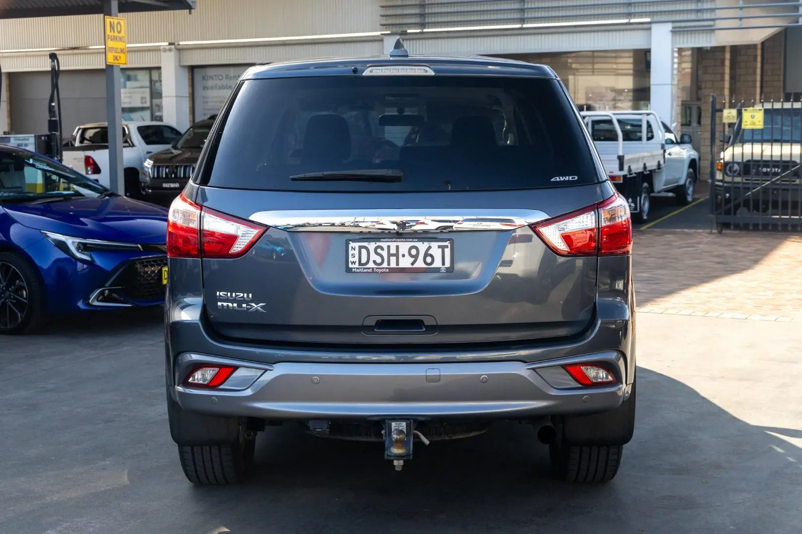 2017 Isuzu MU-X Gallery Image 5