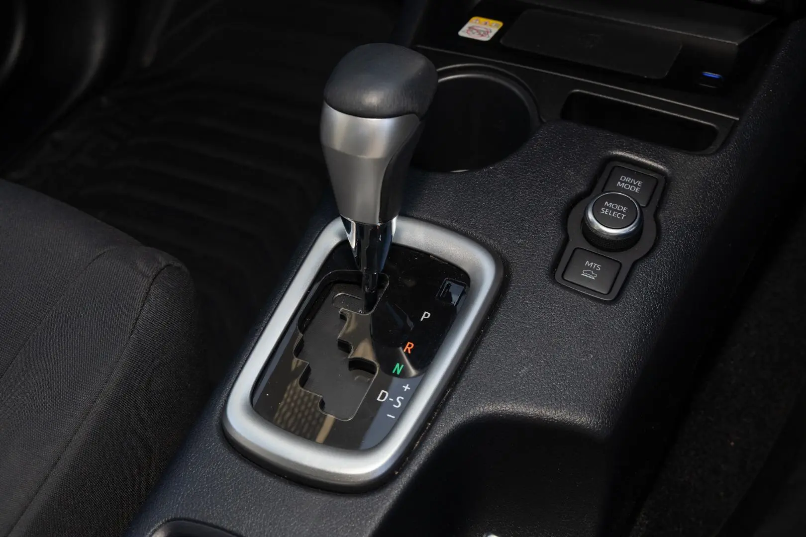 2025 Toyota Hilux Gallery Image 17