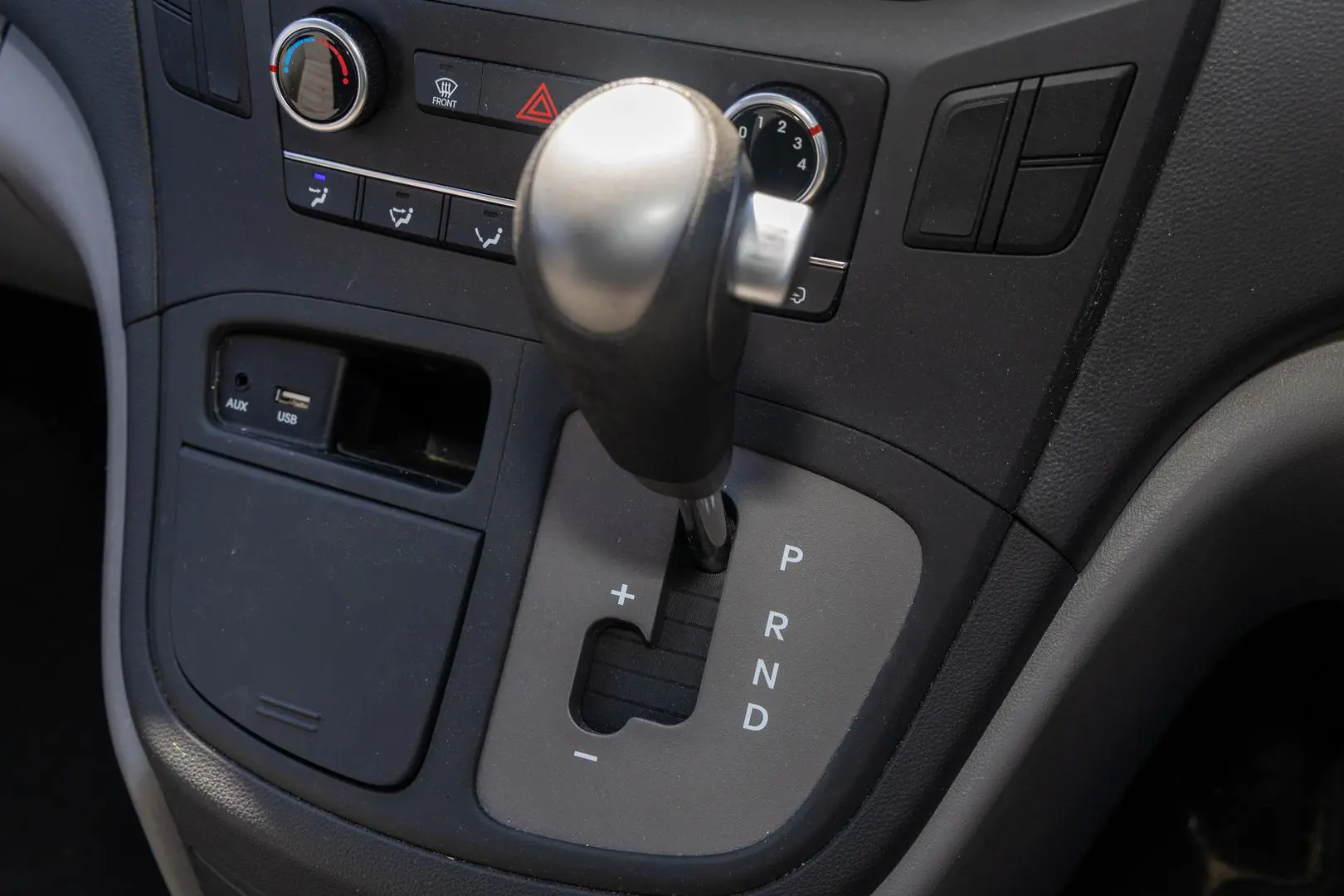 2020 Hyundai iLoad Gallery Image 17