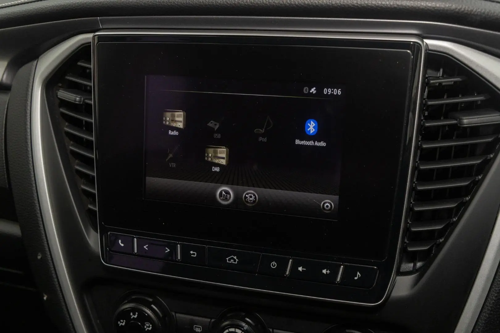 2022 Isuzu MU-X Gallery Image 14