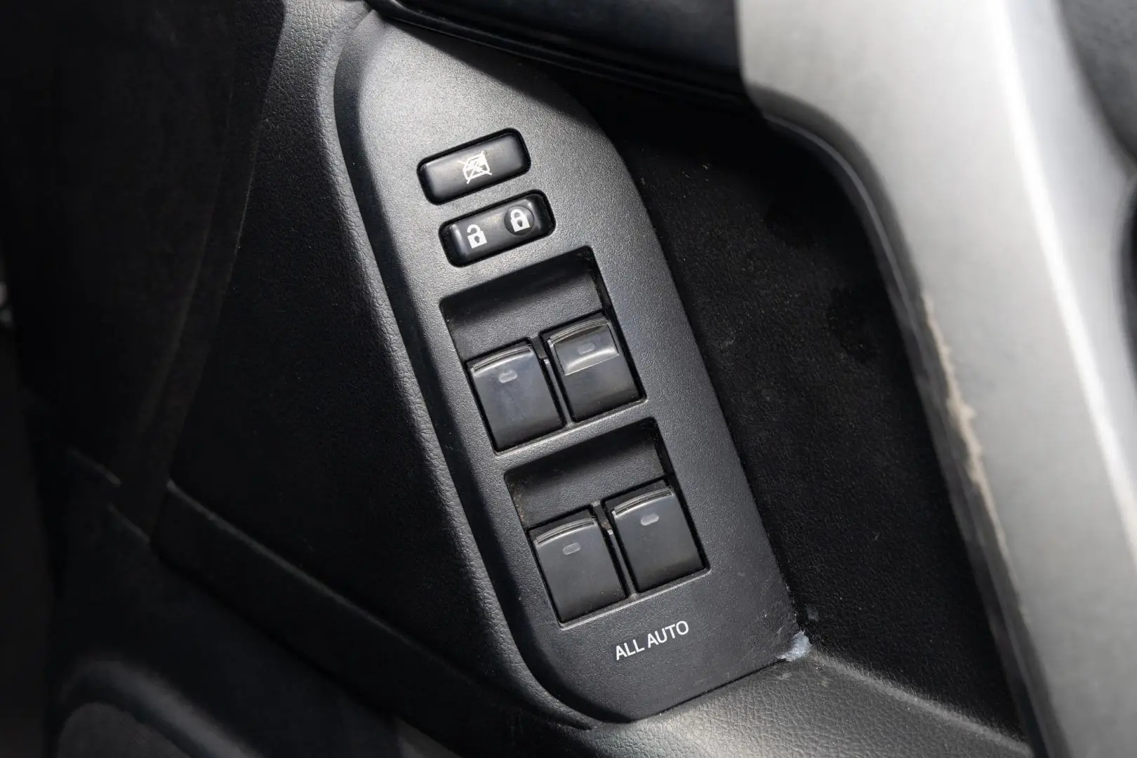 2015 Toyota Landcruiser Prado Gallery Image 18