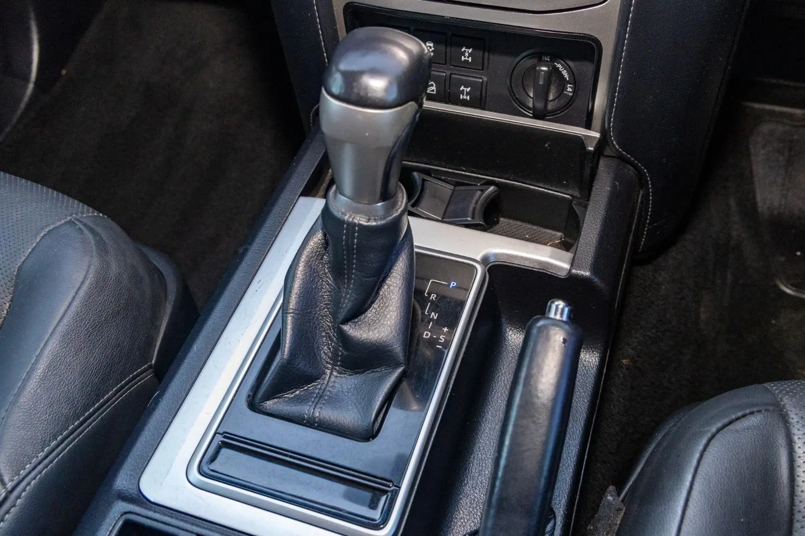 2018 Toyota Landcruiser Prado Gallery Image 17