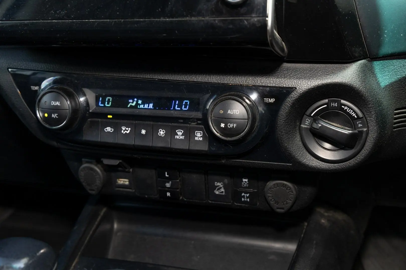 2023 Toyota Hilux Gallery Image 16