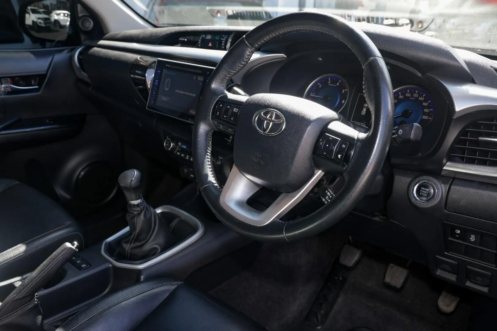 2017 Toyota Hilux Gallery Image 7