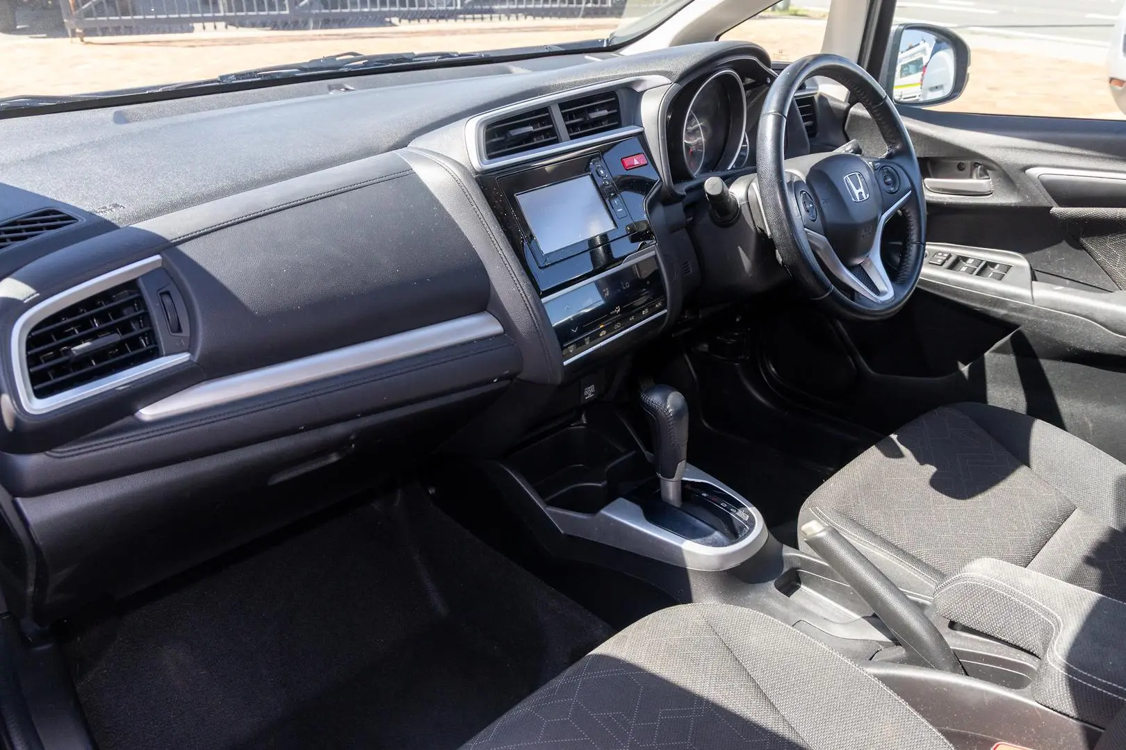 2017 Honda Jazz Gallery Image 8