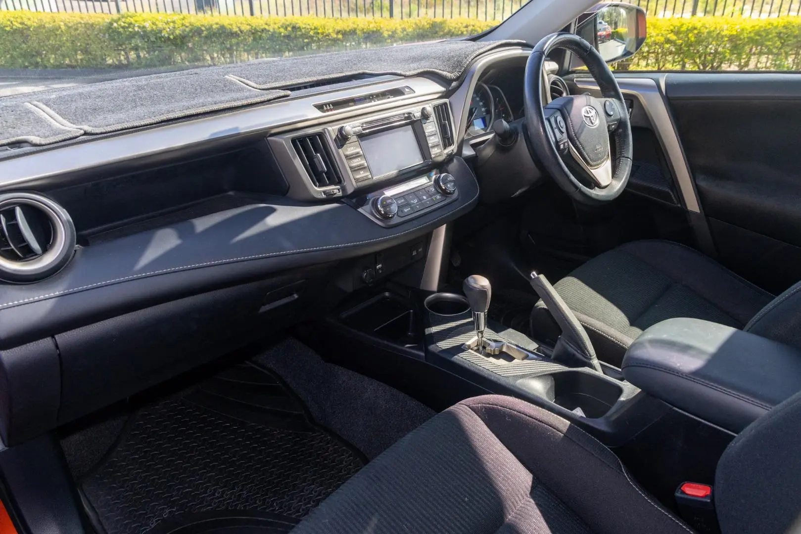 2015 Toyota RAV4 Gallery Image 8