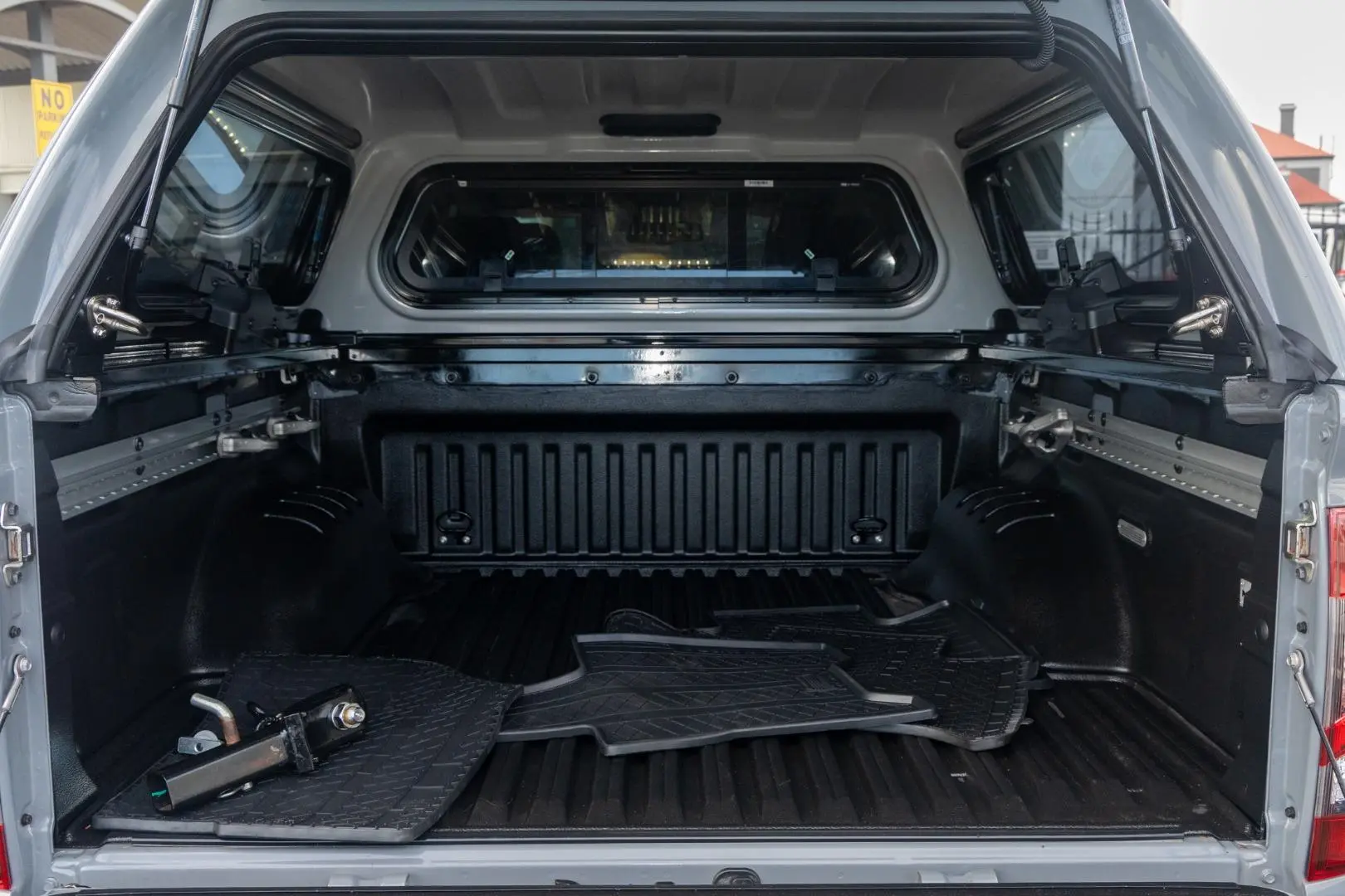 2021 Nissan Navara Gallery Image 19