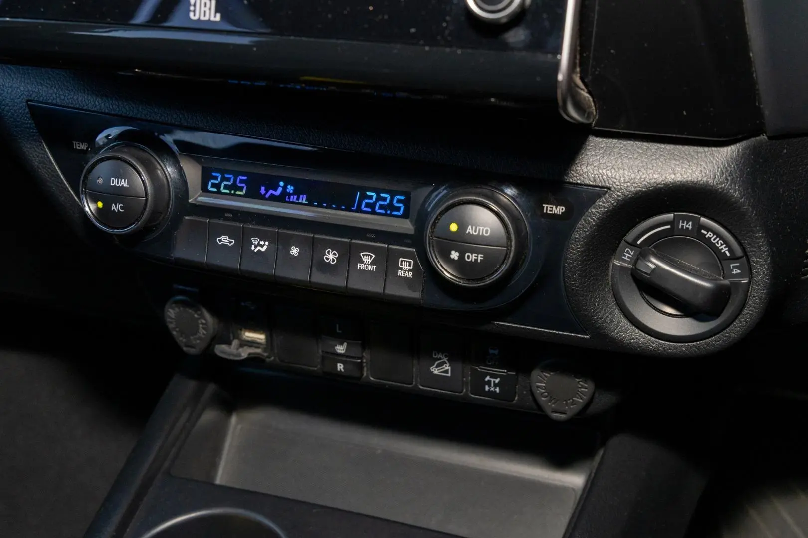 2021 Toyota Hilux Gallery Image 16
