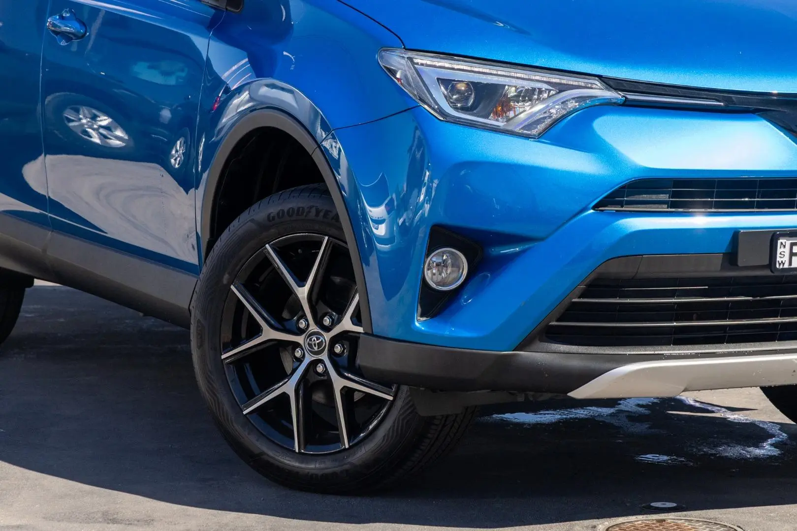 2016 Toyota RAV4 Gallery Image 6