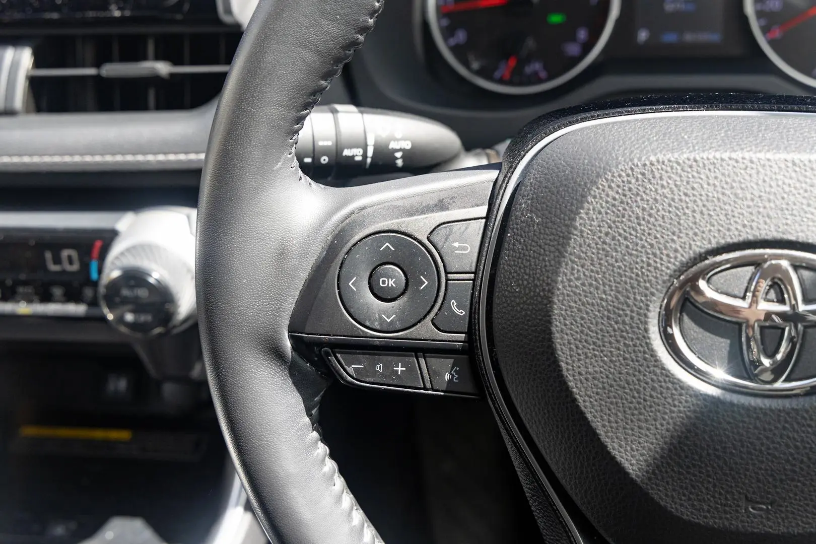 2019 Toyota RAV4 Gallery Image 11