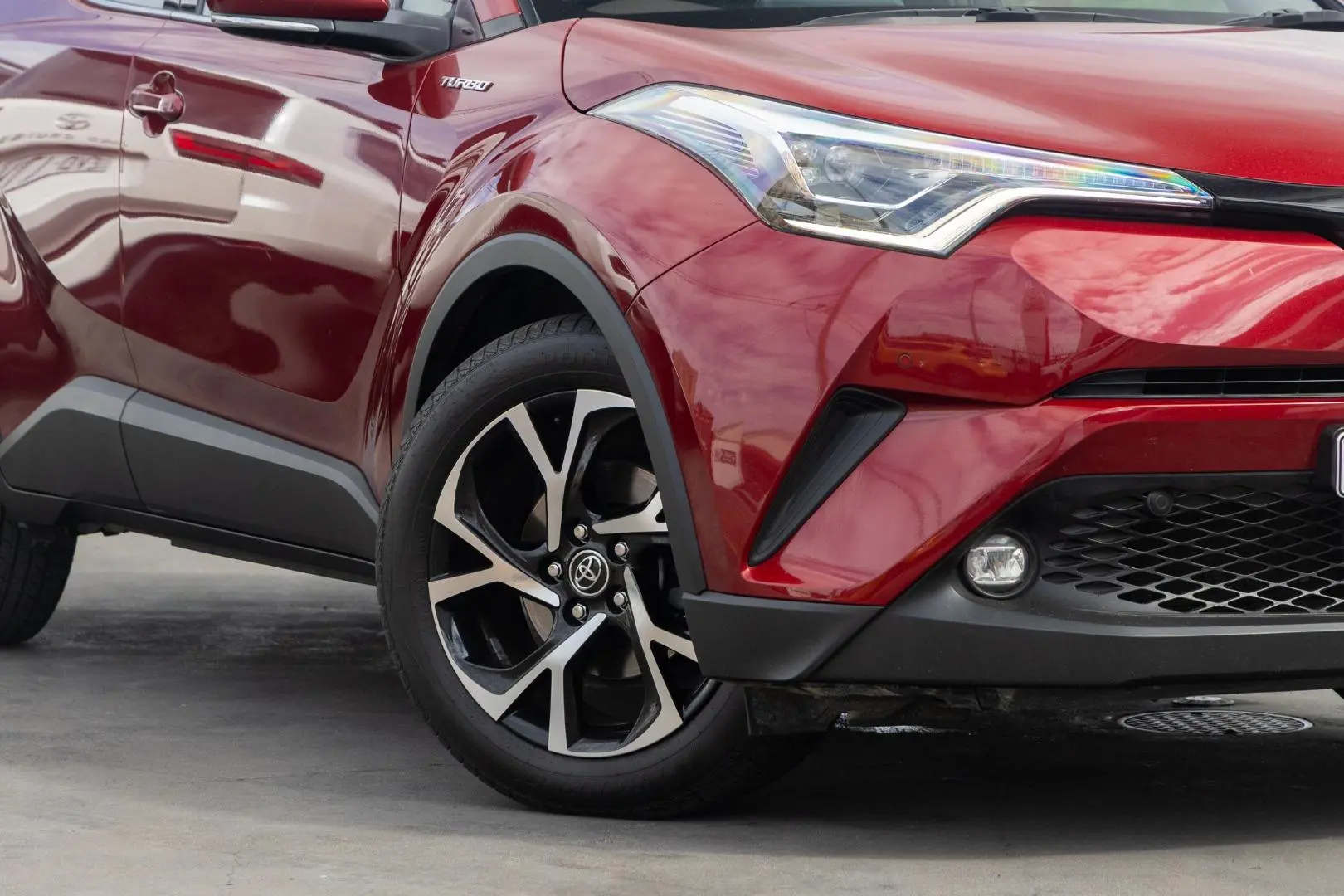 2018 Toyota C-HR Gallery Image 6