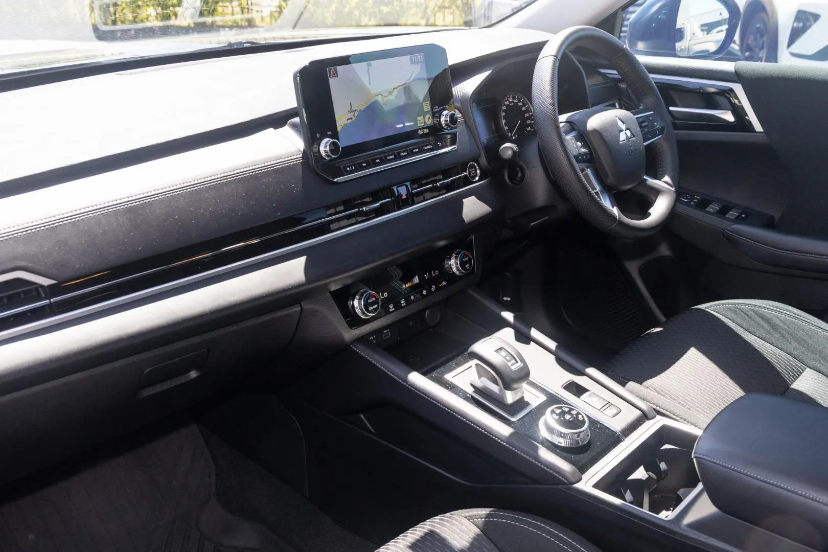 2025 Mitsubishi Outlander Gallery Image 8