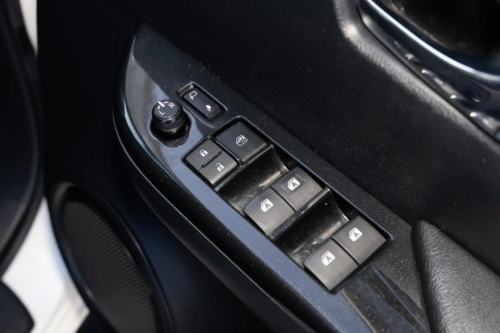 2017 Toyota Hilux Gallery Image 18