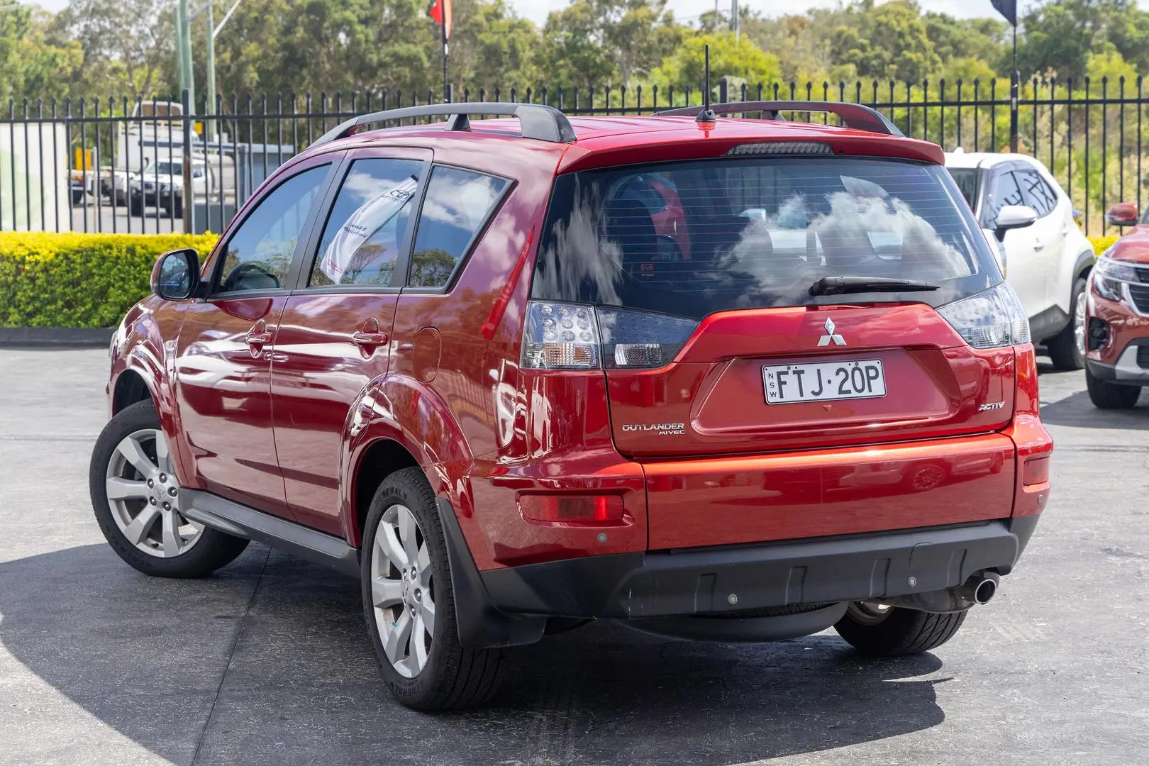 2012 Mitsubishi Outlander Gallery Image 2