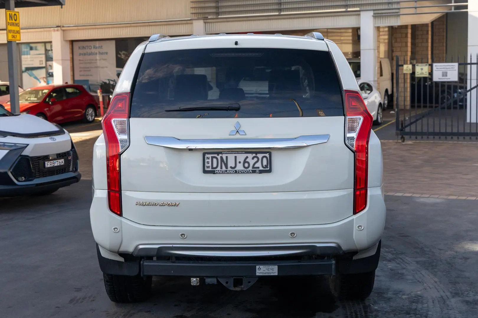 2017 Mitsubishi Pajero Sport Gallery Image 5