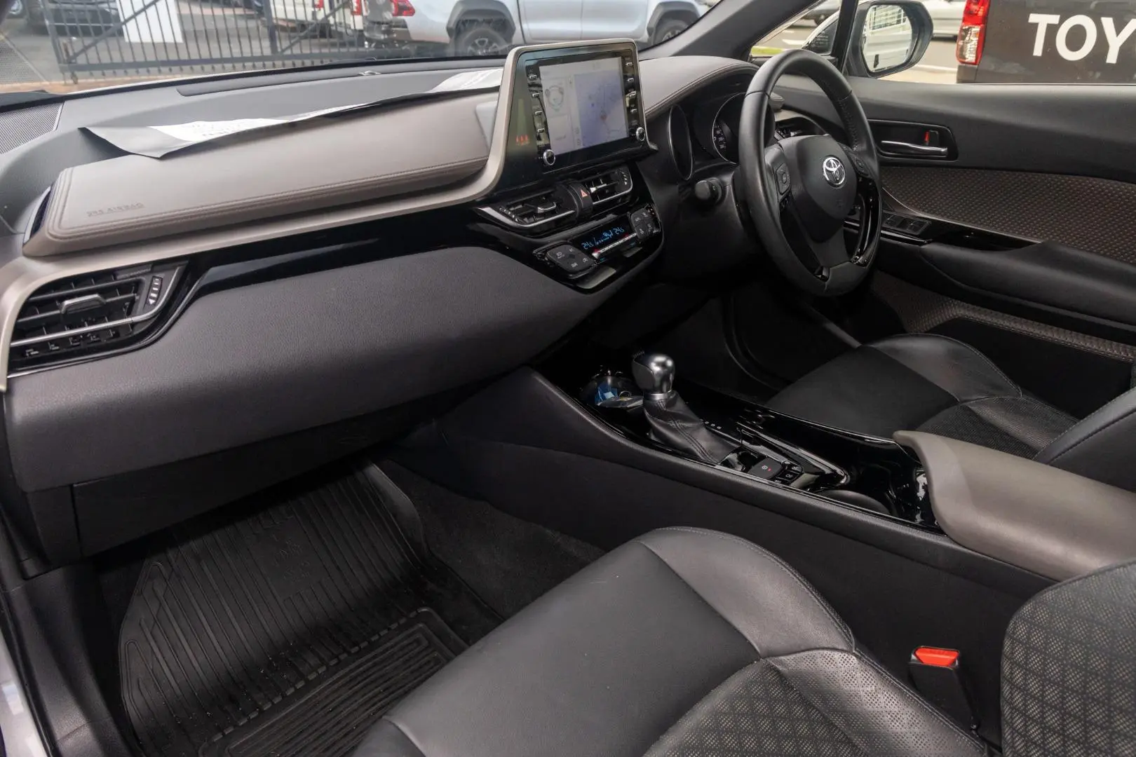 2022 Toyota C-HR Gallery Image 8