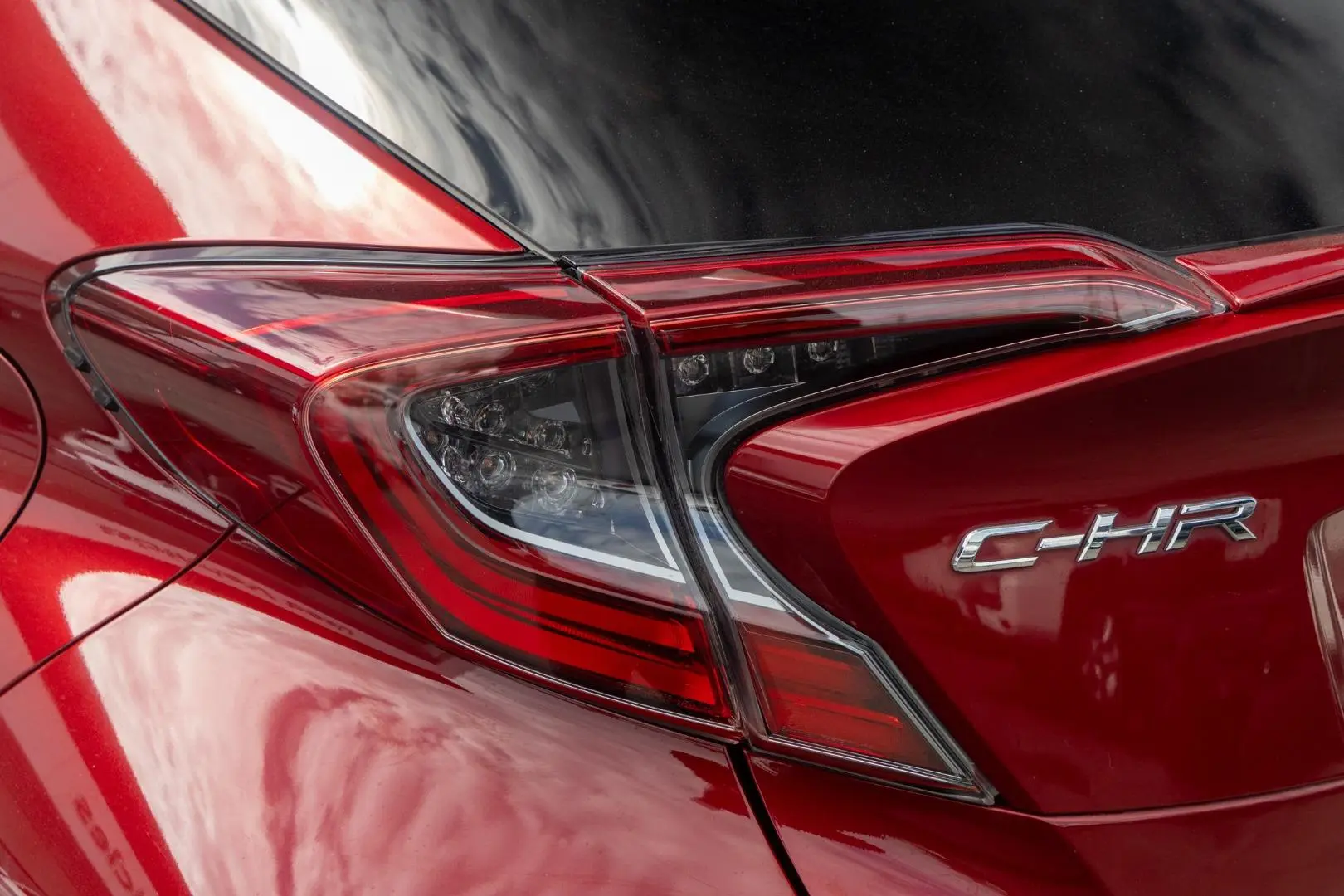 2018 Toyota C-HR Gallery Image 20