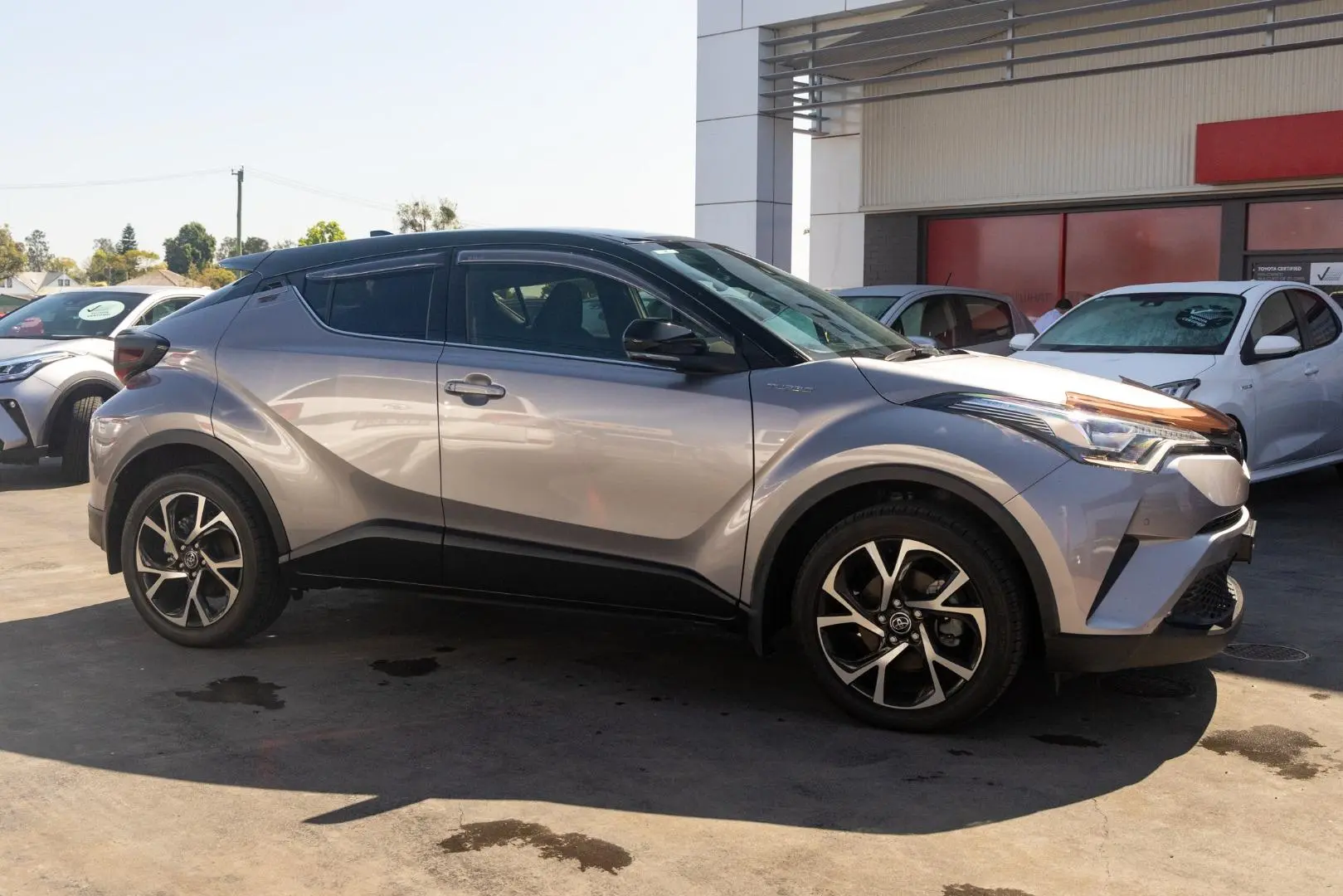 2018 Toyota C-HR Gallery Image 3