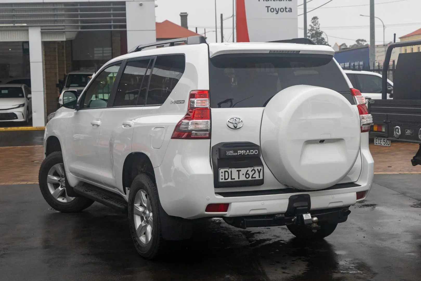 2017 Toyota Landcruiser Prado Gallery Image 2