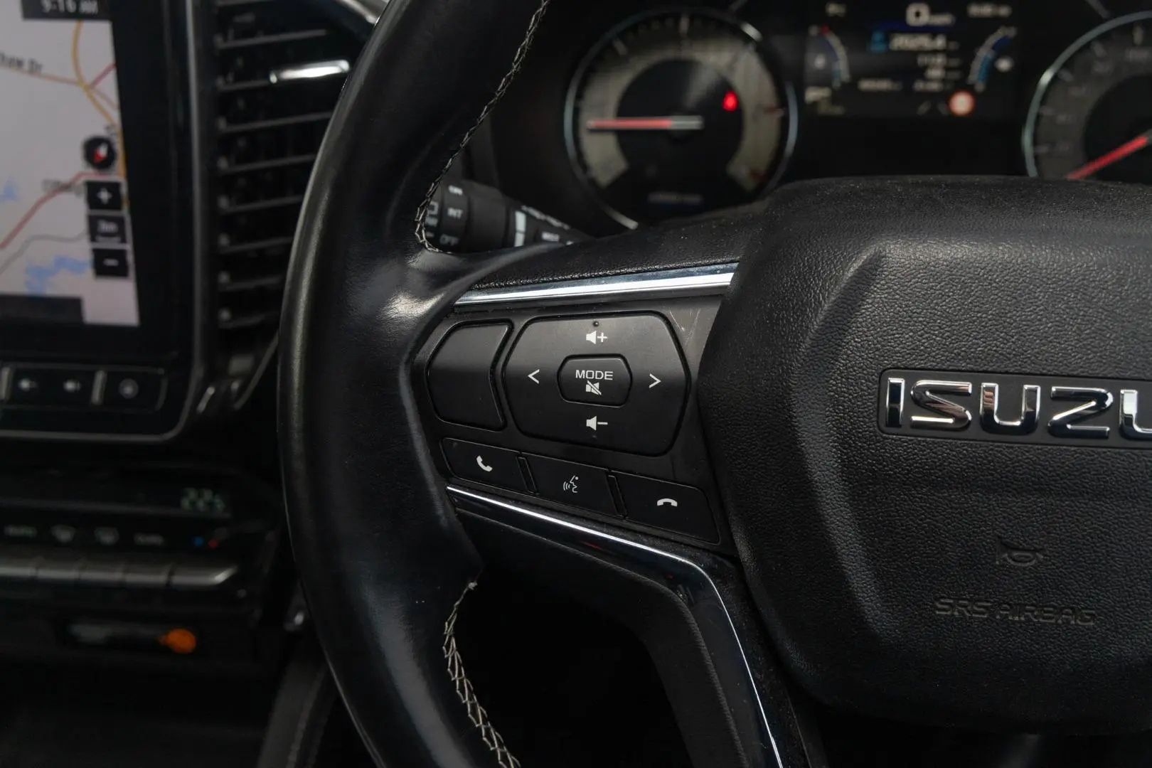 2021 Isuzu MU-X Gallery Image 11