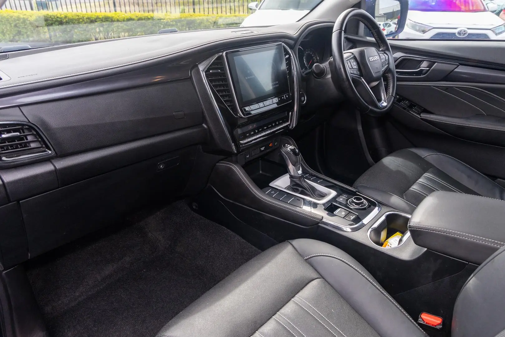 2023 Isuzu MU-X Gallery Image 8